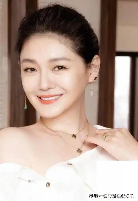 手臂有针孔穿白色婚纱下葬？大S去世后“3大传言”发生反转威客电竞登录(图11)