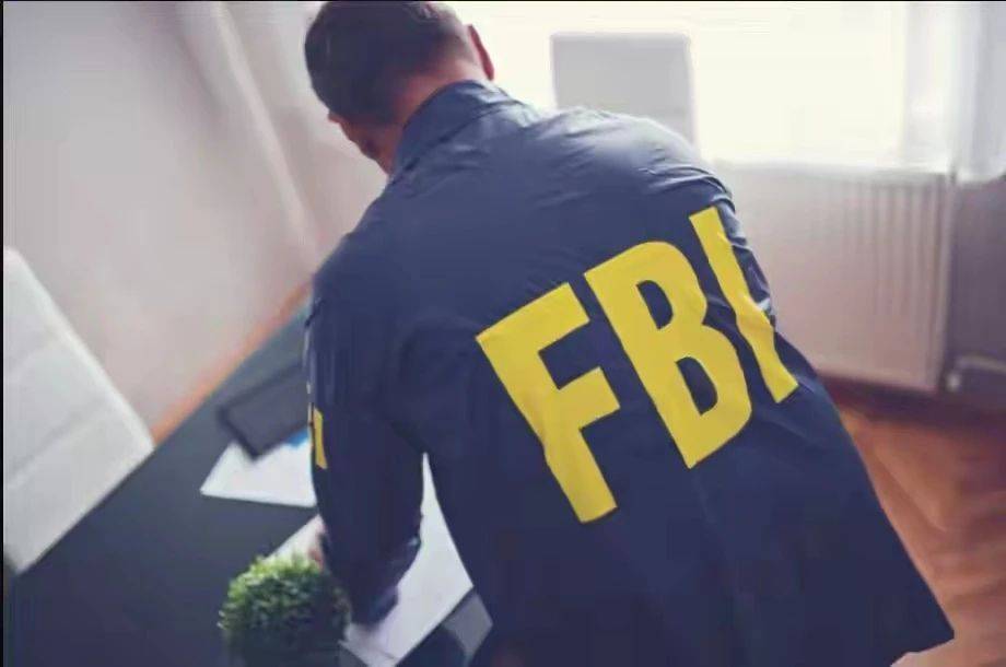 内讧爆发！马斯克立大功！美国一批懂中文的特工，这回彻底暴露了