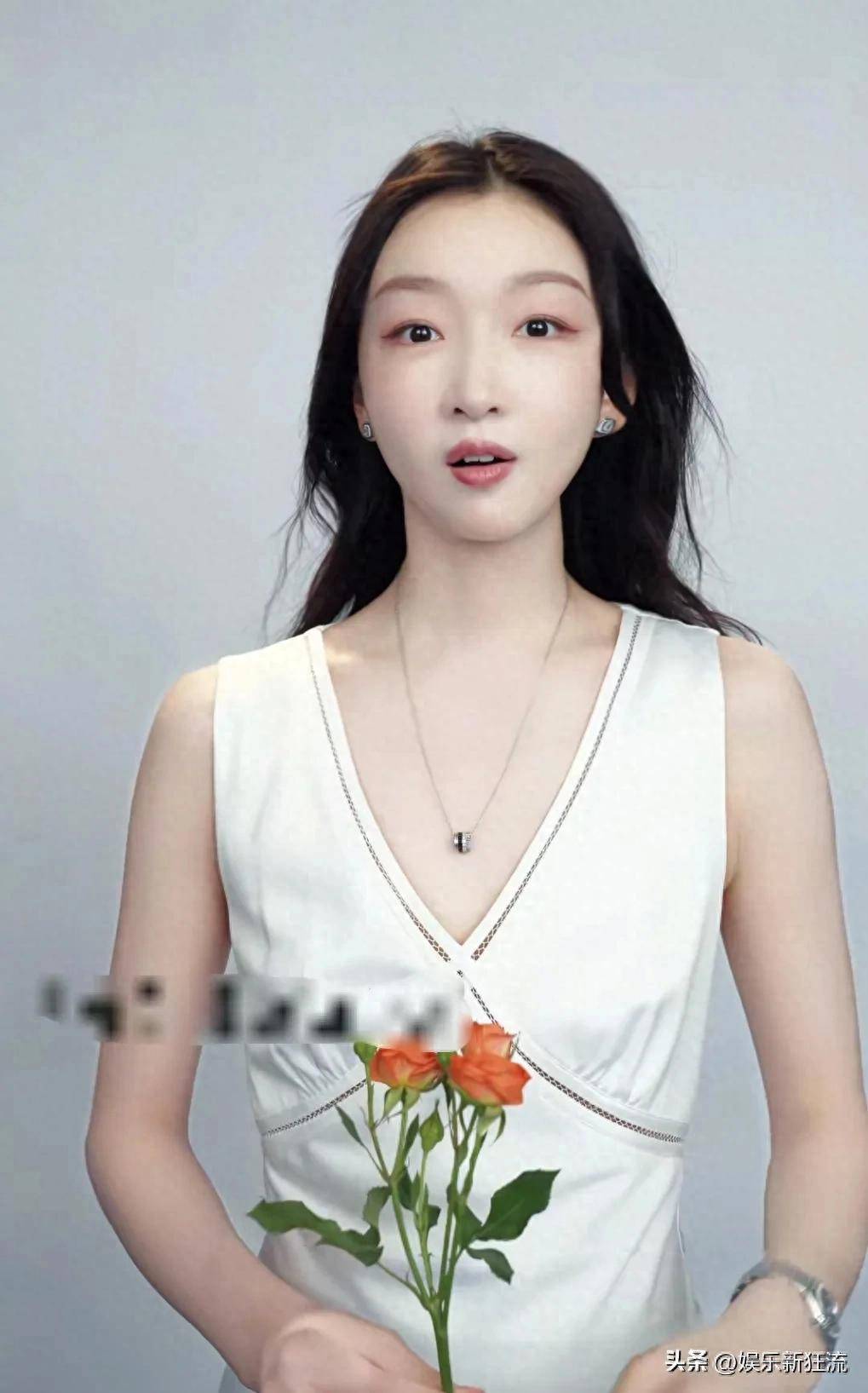 原创周冬雨的医美是娱乐圈成功典范，以前双眼眯成线，如今明媚大眼