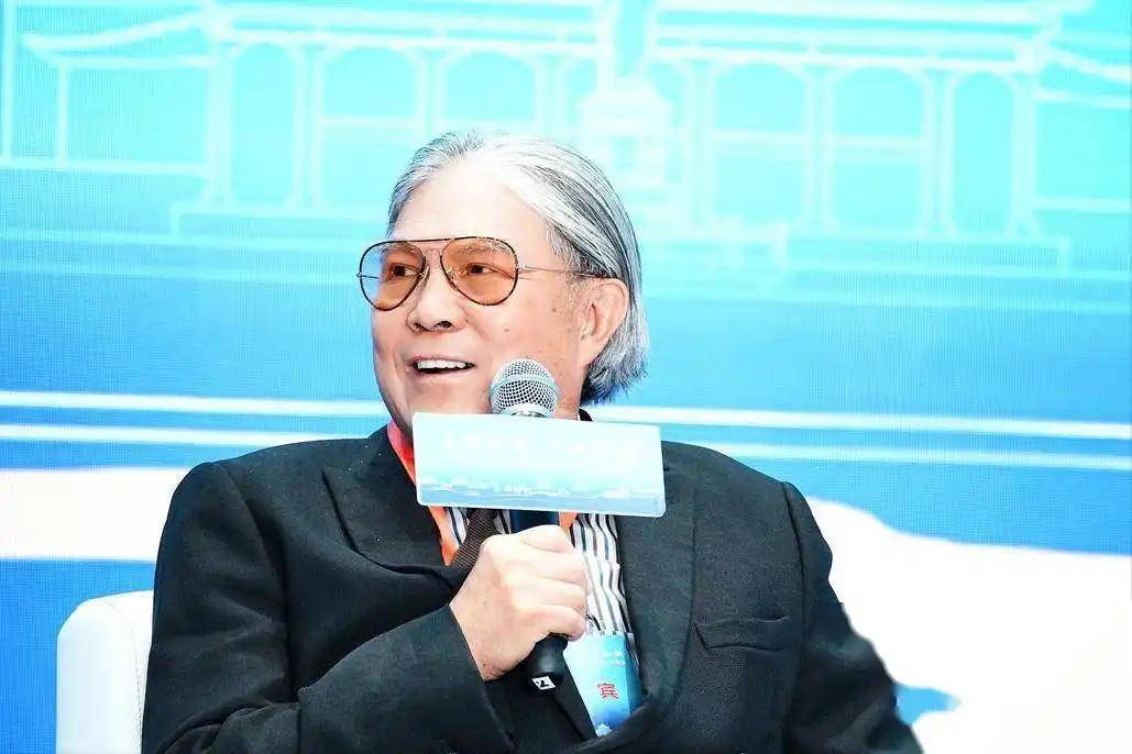 原创霍震霆笑谈儿媳郭晶晶：“温柔只给外人看，在家从不给我面子”