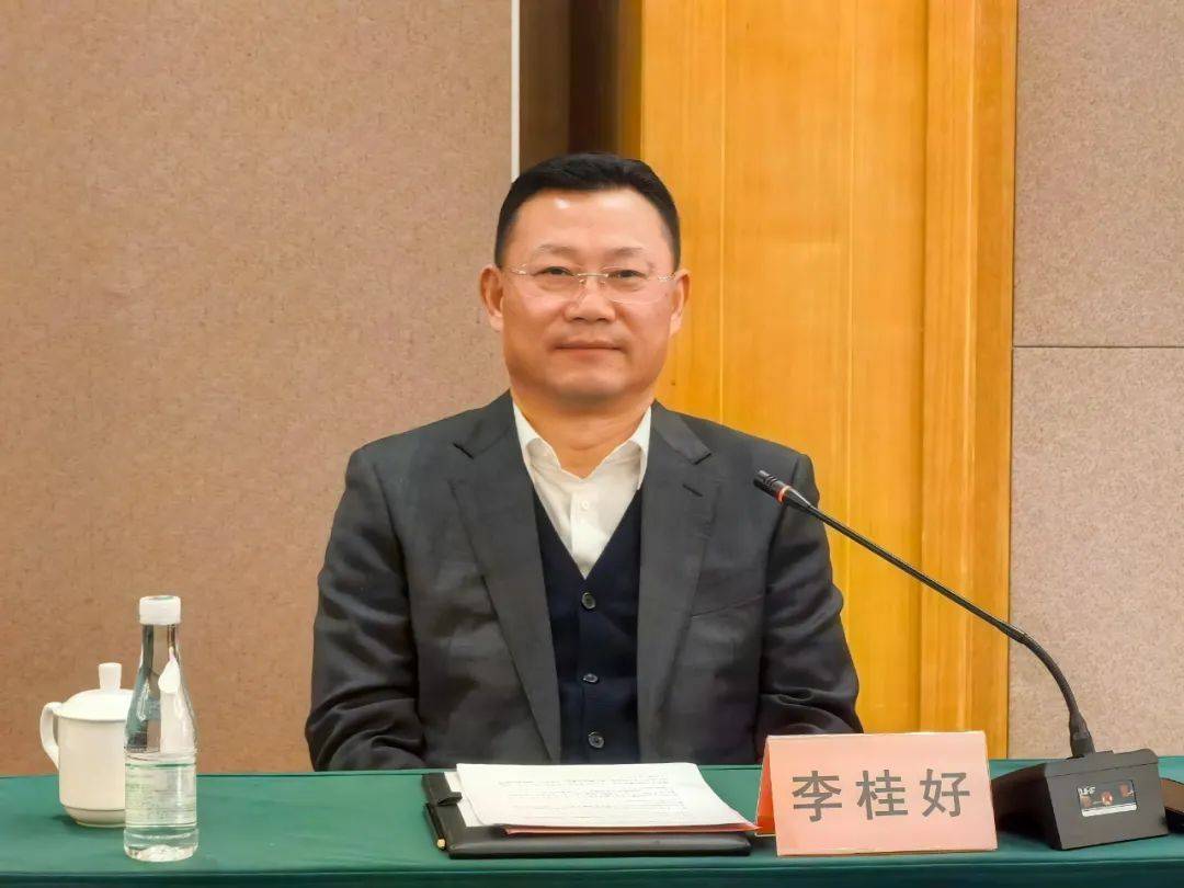 上海市淮南商会会长李桂好讲话时，对下一阶段的商会工作提出了要求：要