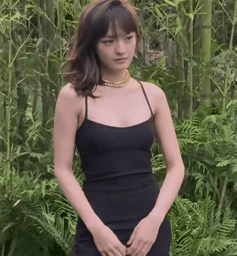 原创这一夜：章子怡满分贵气，周冬雨小露性感，被舒淇的生图惊艳到