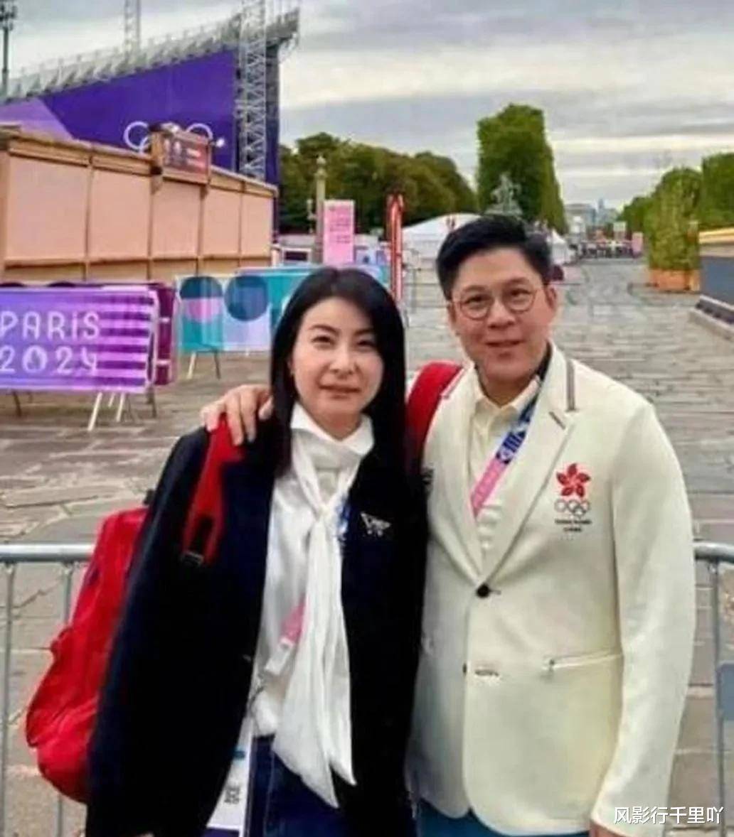 原创郭晶晶霍启刚携两千金踏青，女儿像爸像妈引热议！