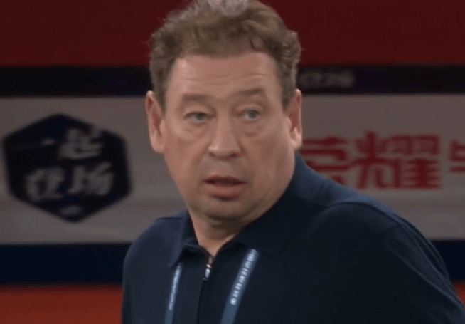 原创             9轮仅出战3次！本土最强前腰惨遭冷落沦为申花鸡肋，斯帅新赛季最糊涂决定