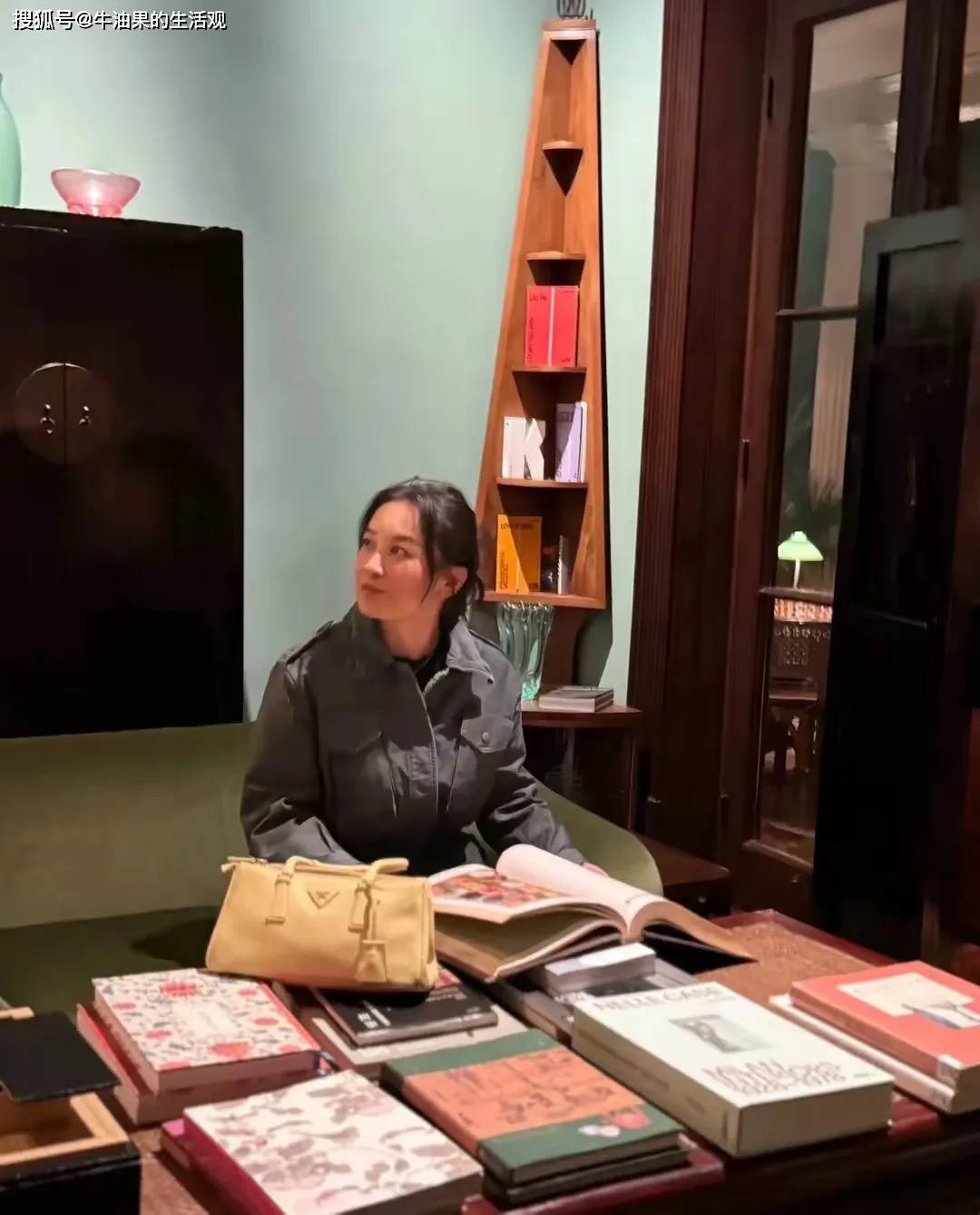 43岁贾玲庆生照曝光，破反弹传闻没有复胖，一身大牌时尚感拉满
