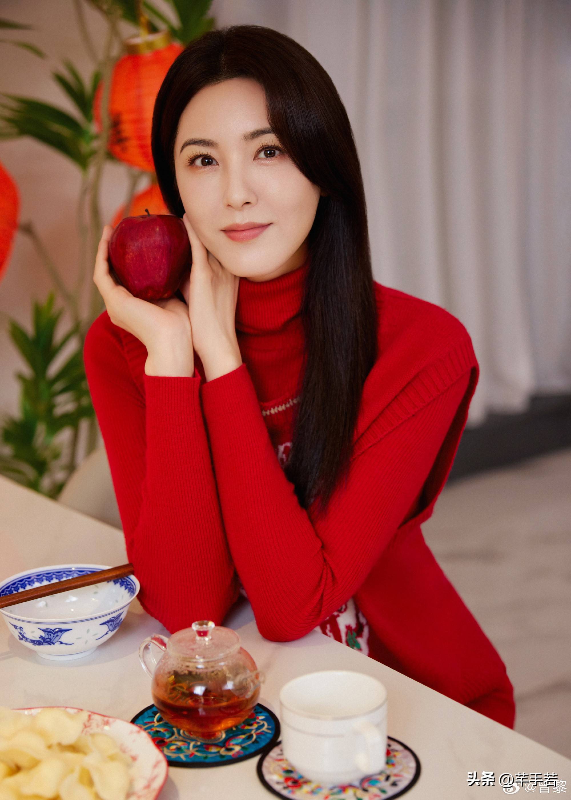 曾黎团队的傲慢公关丢了人心，倒卖了粉丝送的礼物，还让粉丝道歉