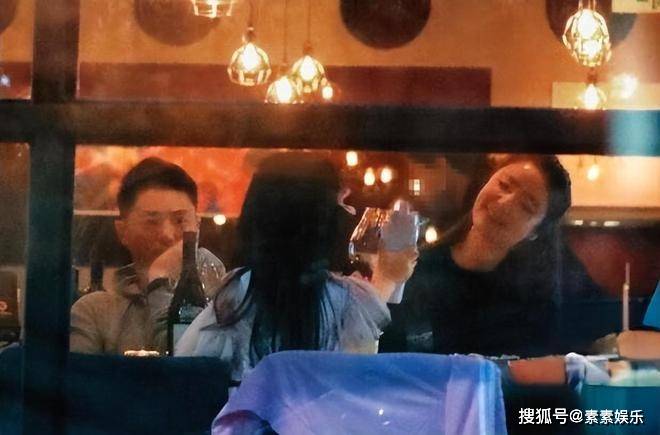 林心如霍建华带女儿出门，霍建华变成“女儿控”，8岁小海豚可爱