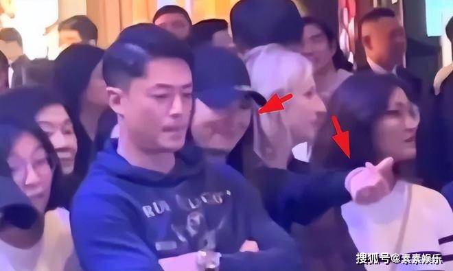 林心如霍建华带女儿出门，霍建华变成“女儿控”，8岁小海豚可爱