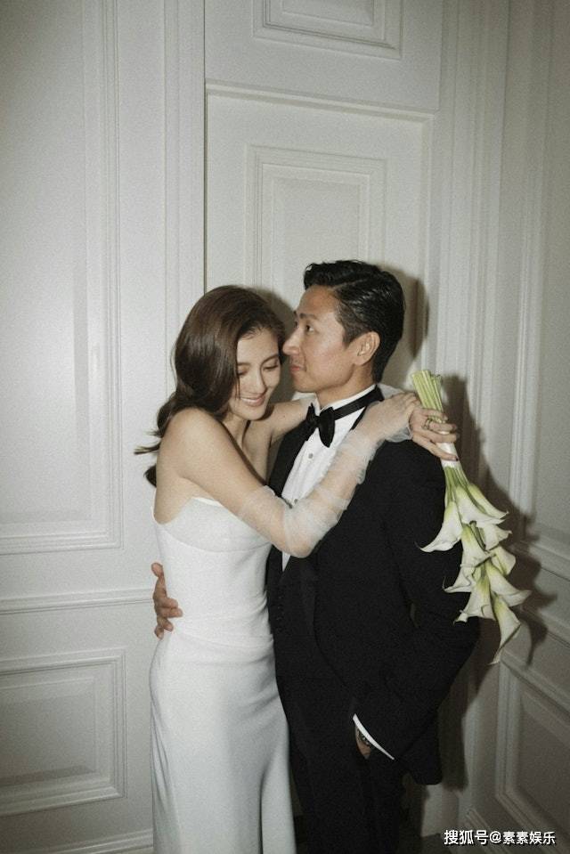 吴千语施伯雄首次以夫妻档参加婚礼，吴千语晒幸福甜蜜照