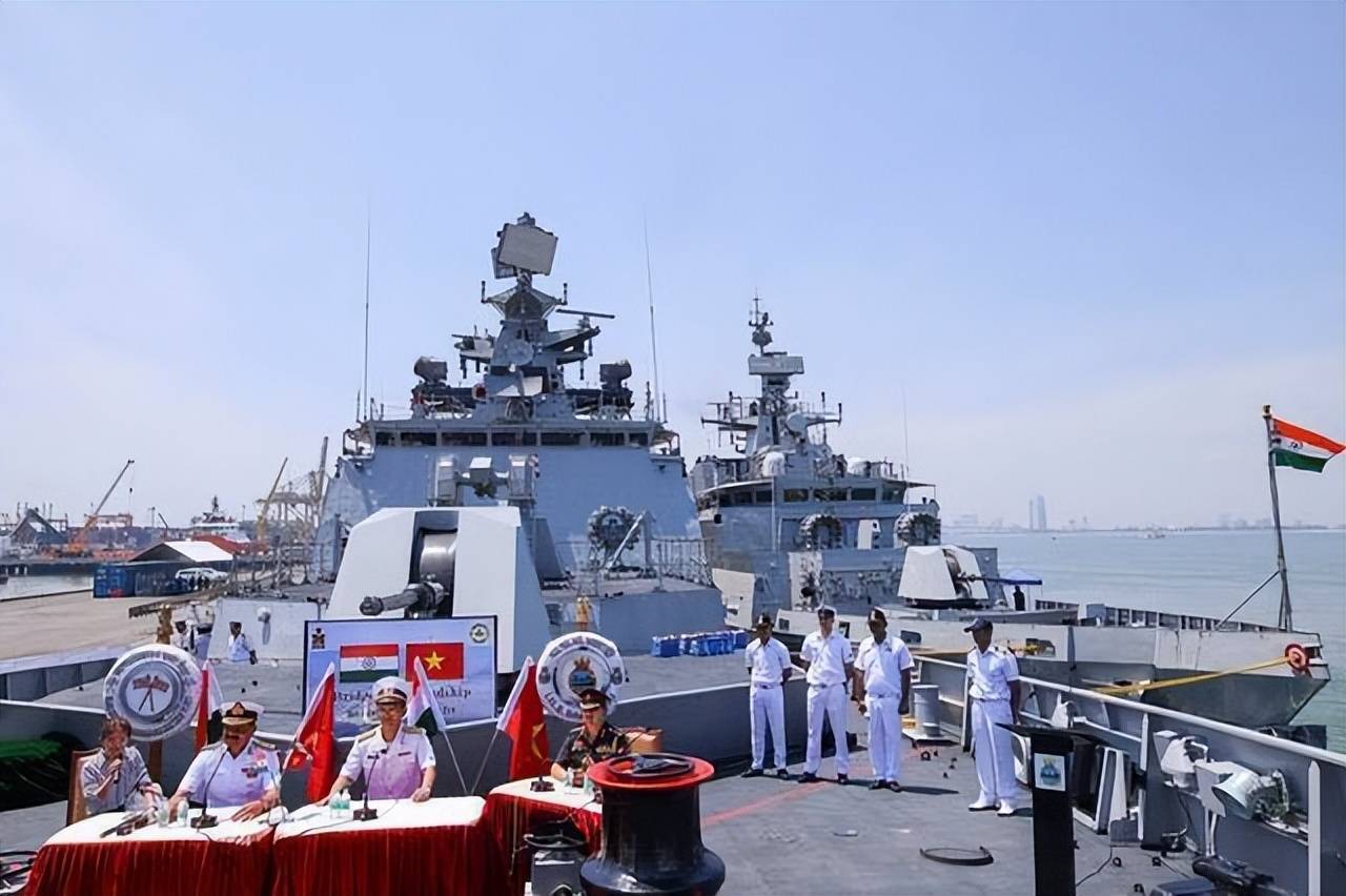印度凌晨打响海战，海上演习转入实战，为空军、陆军惨败找回颜面