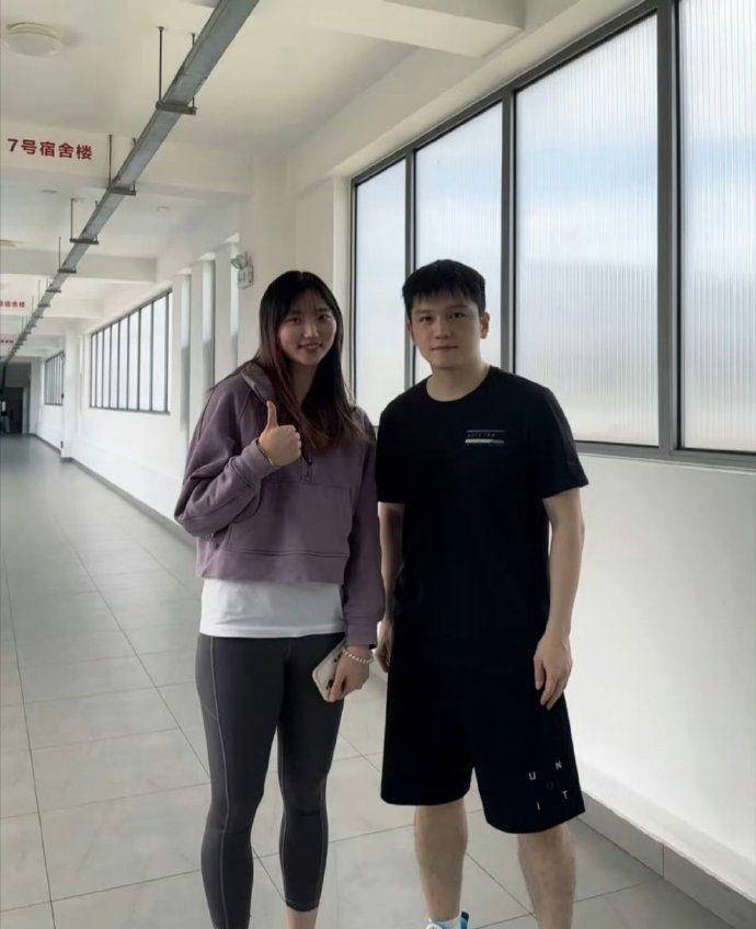 东哥回归！樊振东亮相上海队崇明训练基地备战全运享受“冠军灶”盛宴！五月尾声好好吃饭