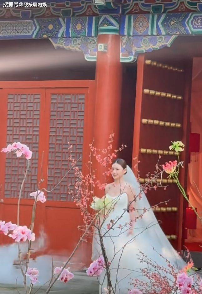 汪小菲大婚全过程曝光，众人都笑仅一人落泪，对比大S婚礼太相似