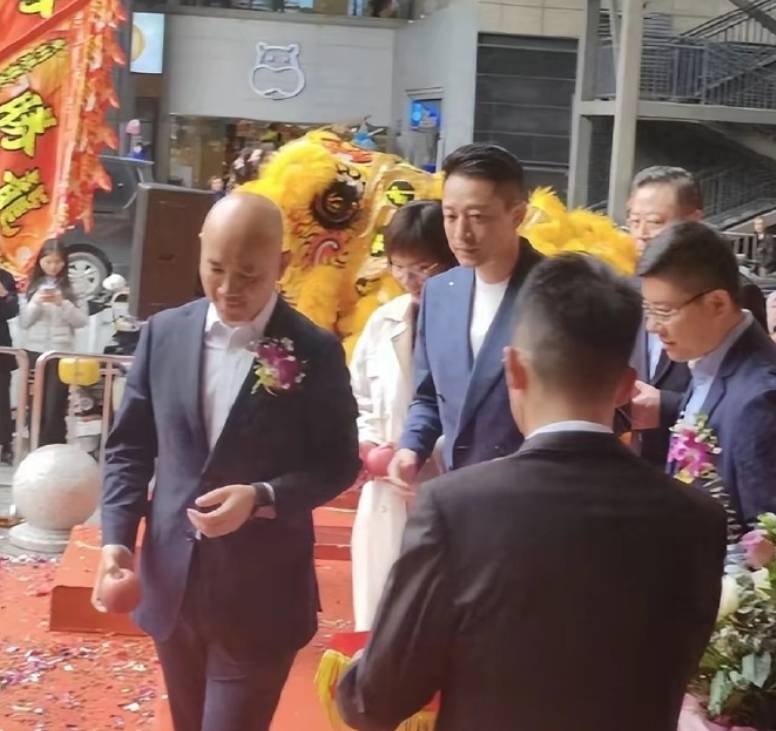 汪小菲马筱梅大婚挨桌敬酒，二婚不减排场，豪掷千金宠妻真好男人