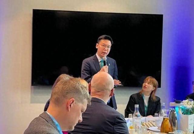 扣押俄船、邀台参会，欧洲小国同时叫板中俄，只为得到美国回报？