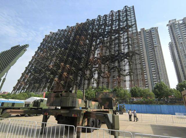 歼-10C击落阵风后，外国买家挤爆中国雷达展，隔壁印度只能干看着