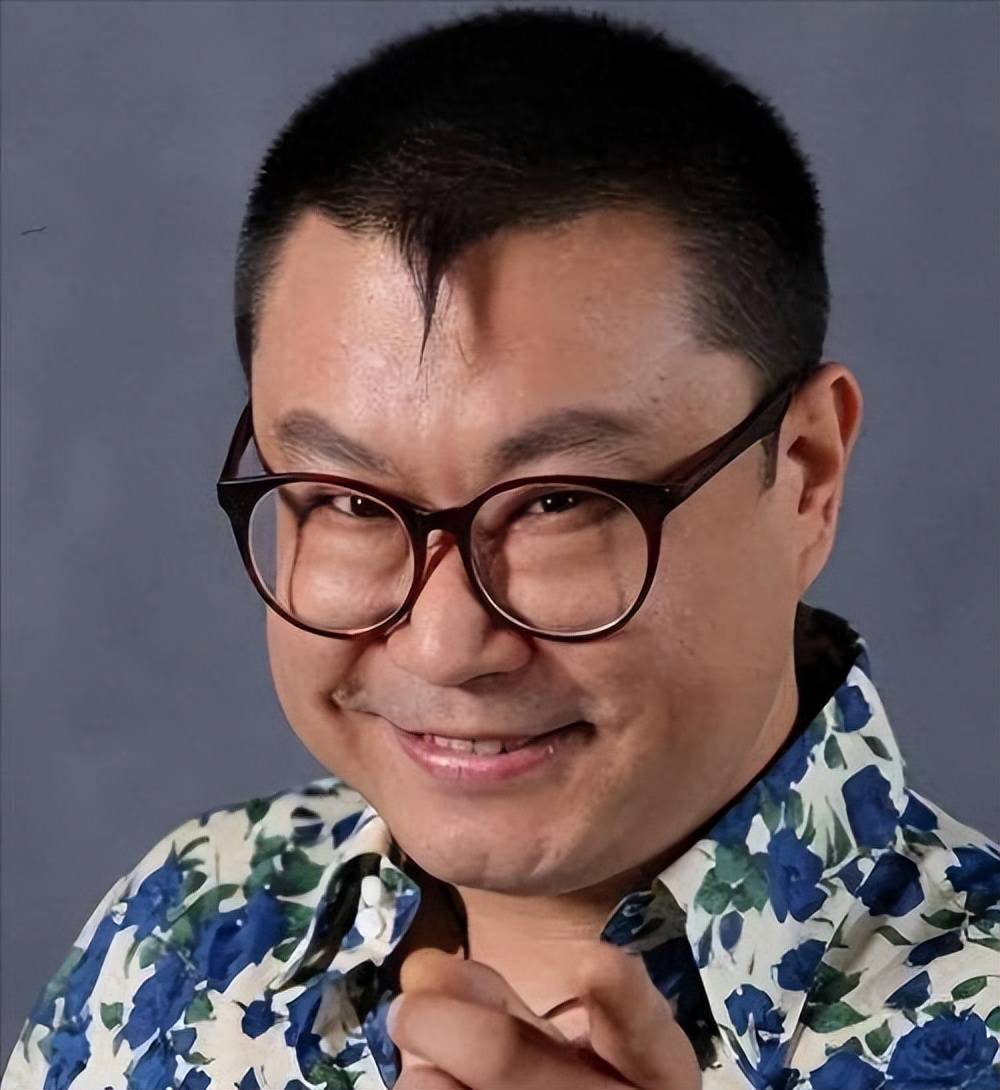 尹相杰现状：靠接商演生活，身形消瘦判若两人，和小妻子很恩爱