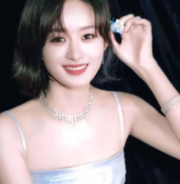 不等赵丽颖承认新恋情，冯绍峰好友发声，离婚女性都有一个特点