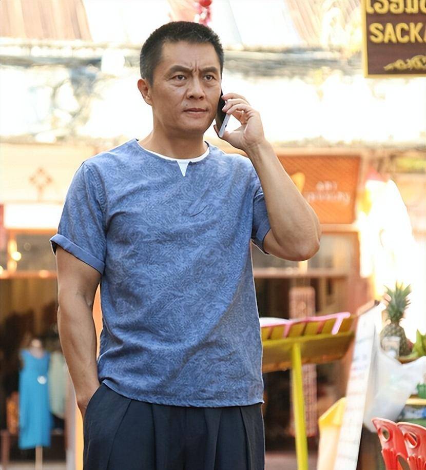 老戏骨常戎现状：62岁肌肉发达，热衷下厨，45岁妻子风韵犹存