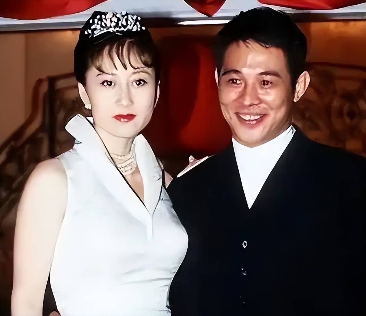 李连杰自称进入倒计时，重提当年港娱黑幕，要求利智日后低调行事