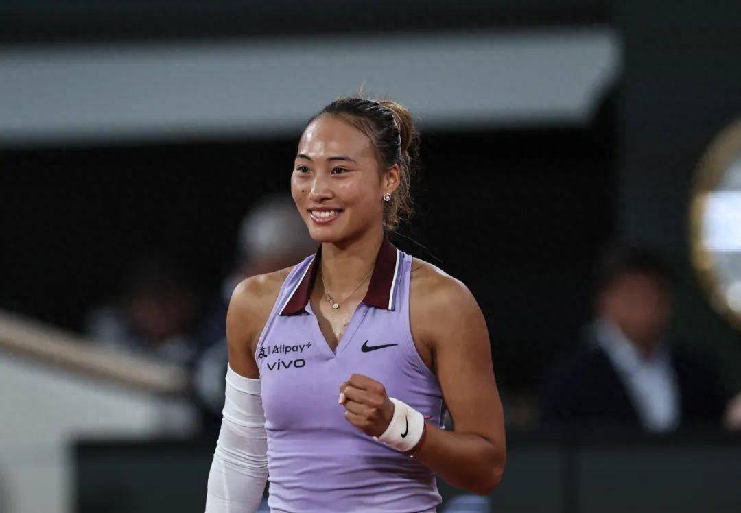 18岁天才挡路！郑钦文签运开挂，法网7号20号种子一夜团灭
