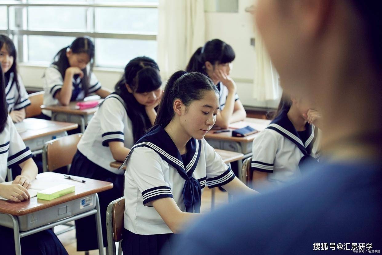 解梦梦见初中同学，重温旧梦，探寻潜意识中的情感纽带