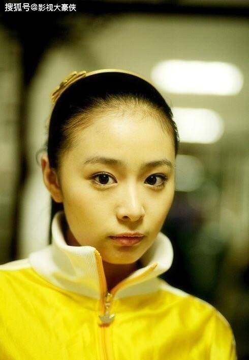 高叶被导演要求吃大蒜再接吻，袁弘硬塞她嘴里，大嫂一脸嫌弃！