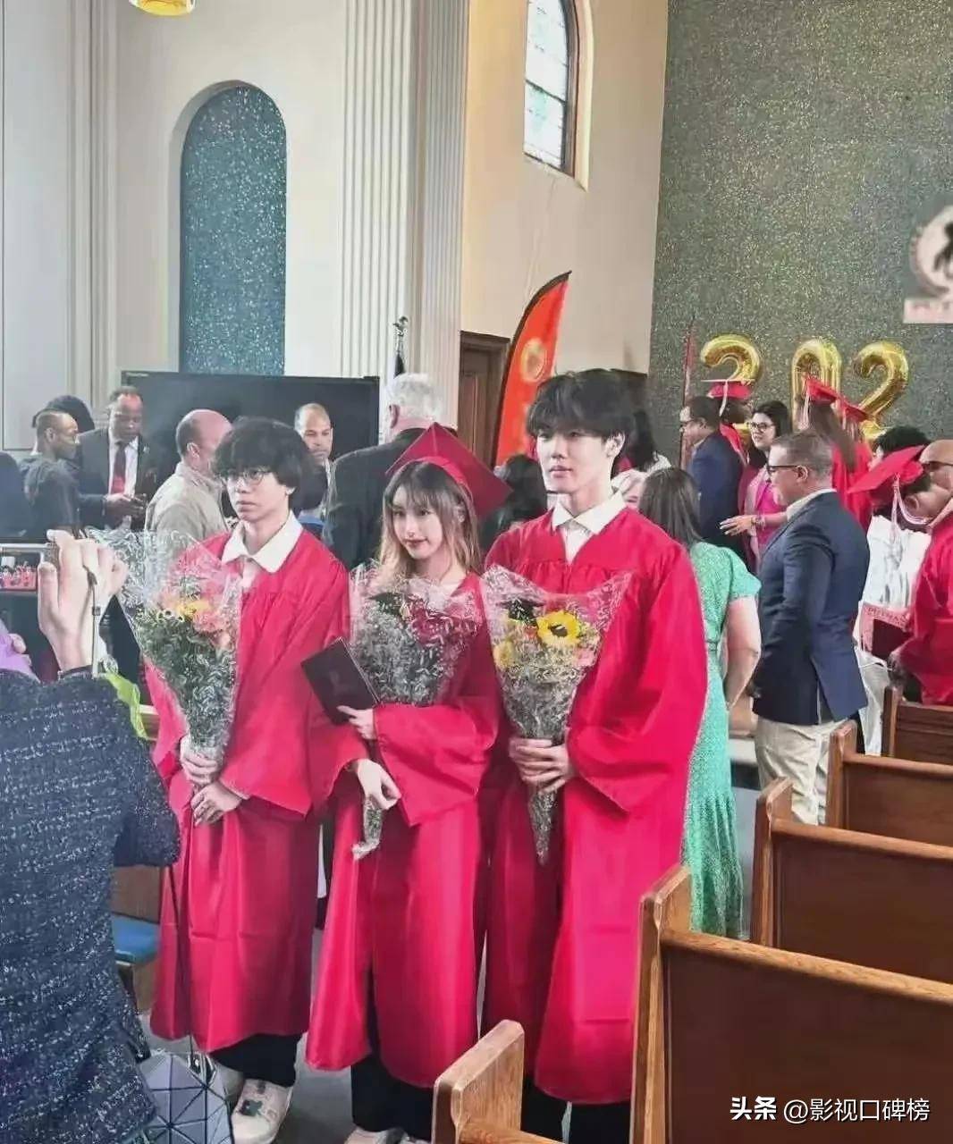 冯小刚女儿高中毕业回国, 19岁徐朵发色变成熟, 越长越像徐帆