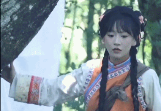 新版小燕子路透曝光！审美降级苦相又土气，还不如老版丫鬟亮眼