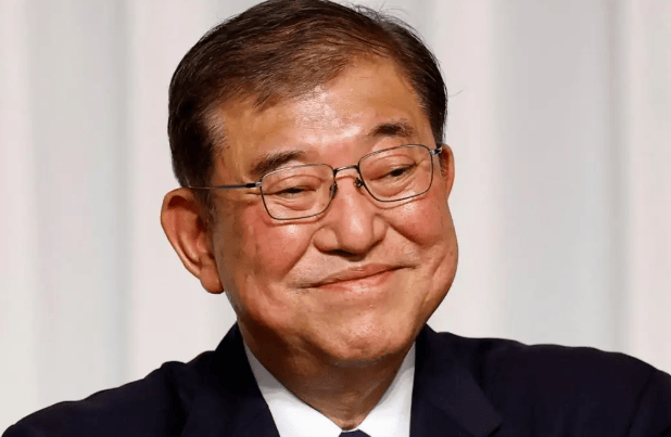 中国双航母首次合围！日本从来没见过这阵仗，紧急找上中国要说法