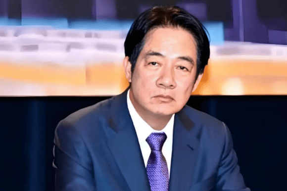 台独“卖台求荣”？英国军舰来势汹汹，挑战中方底线，解放军果断出手