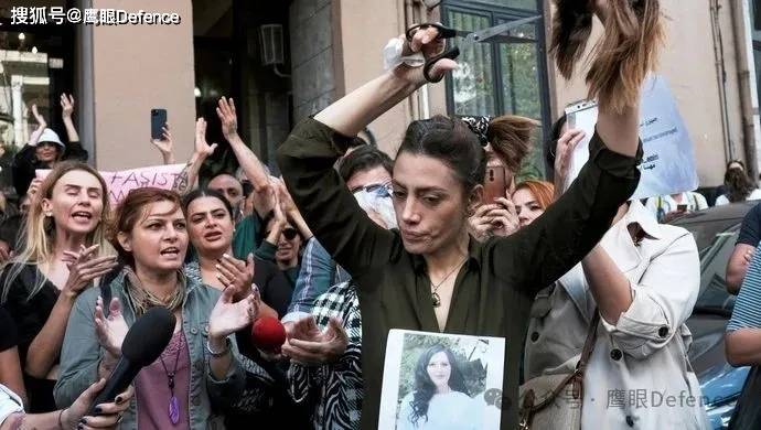 伊朗顶尖核科学家全遭定点清除！伊朗女大学生大半不戴头巾？
