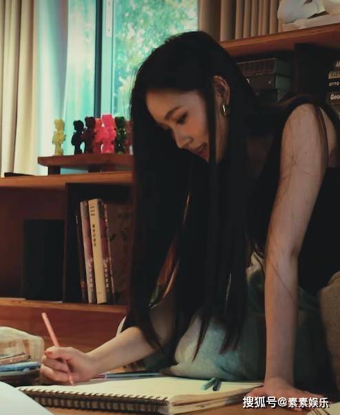 小S二女儿疑似整容，外貌模样大变，小S为女儿举办画展却关闭评论