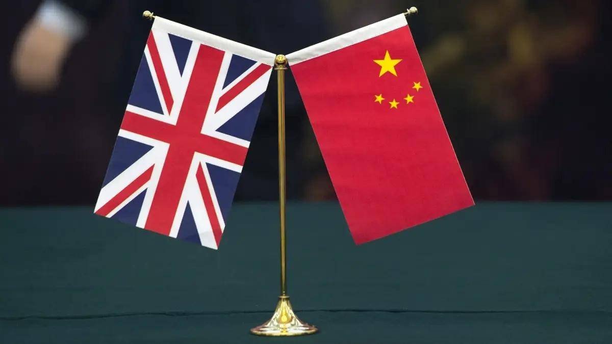 英舰闯台湾海峡当天，耿爽在联合国以牙还牙，宣布马岛属于阿根廷