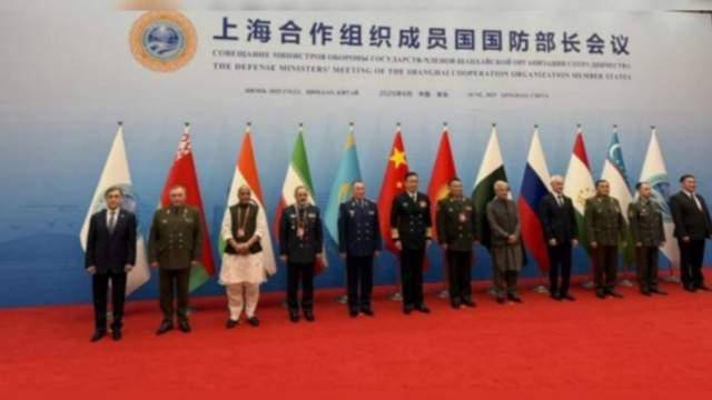 停火50天，印巴防长隔着老远见了一面，巴防长一脸严肃什么都没说