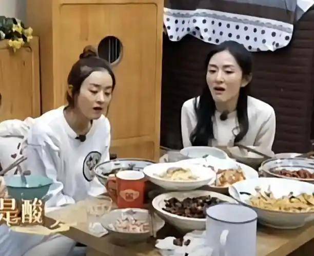 赵丽颖被嘲不合群？杨幂高情商获赞，多年“明争暗斗”胜负揭晓