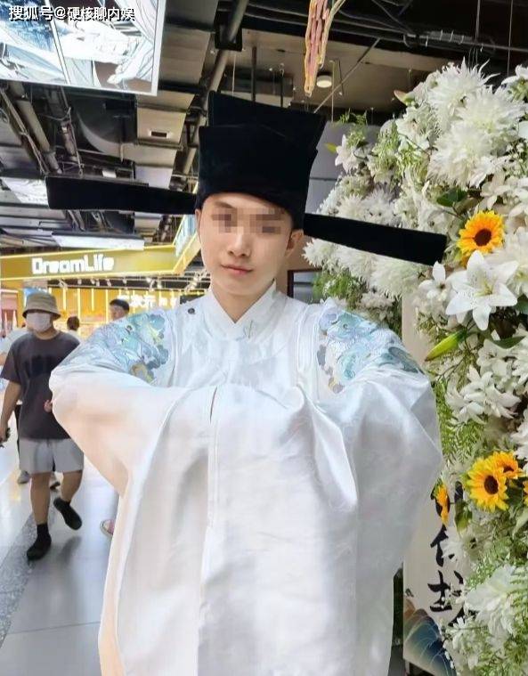 南航机长跳楼自杀后续：弟弟发声曝内幕，离世前一月聊天记录公开