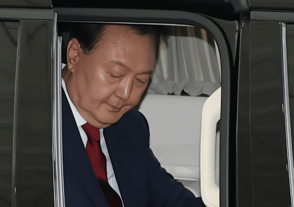 带着空间的米虫生活:当了一个月总统的李在明，交出成绩单，和尹锡悦完全不一样
