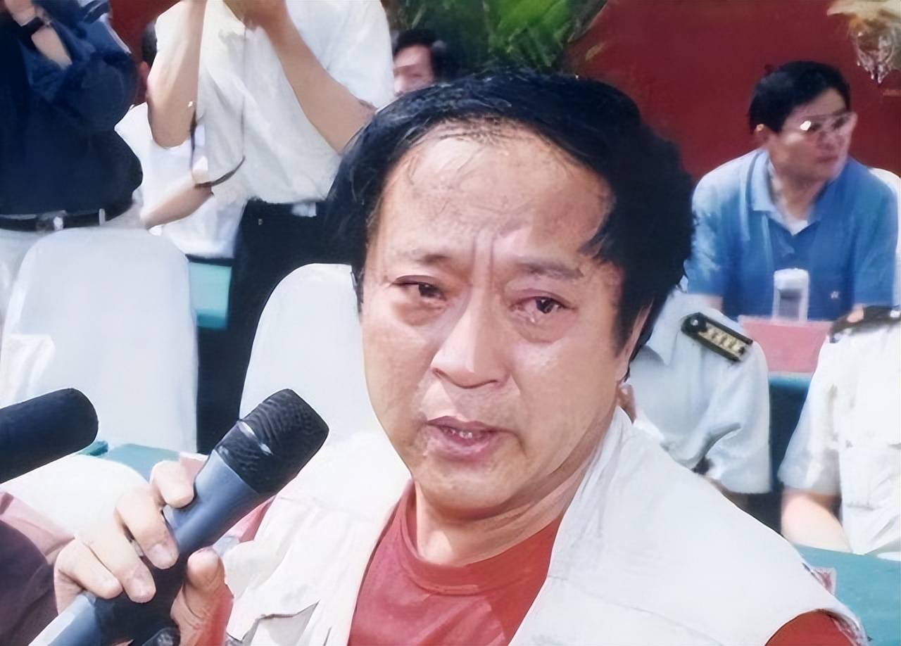 因“裸捐”散尽家财，而后妻离子散，75岁晚景凄凉的他，后悔吗？