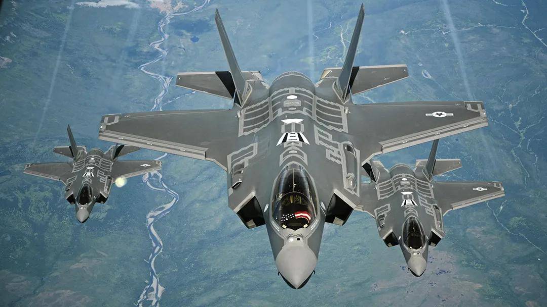 歼-20与F-35A东海上空“过招”：美军占不到便宜，只能灰溜溜离开
