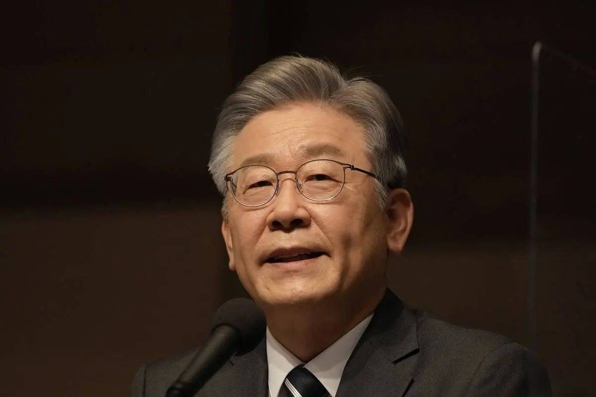 中方派人亲手送去邀请函，9.3大阅兵来还是不来，李在明自己掂量着办