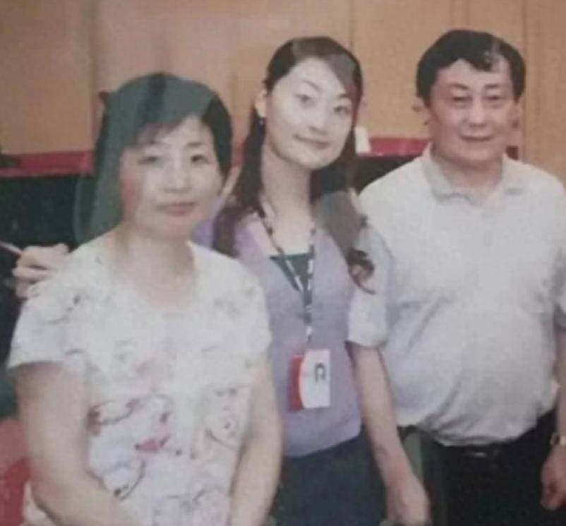 宗庆后杜建英香港出差，竟同住一间房！原配施幼珍当时还蒙在鼓里