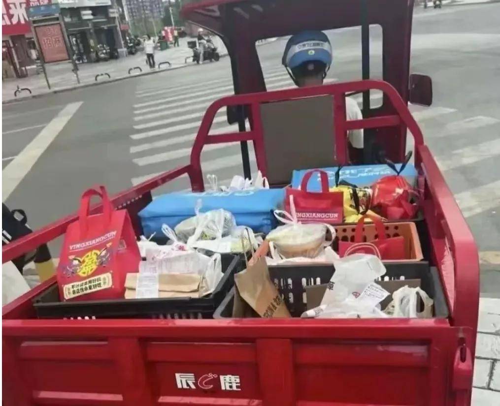 狂撒千亿的外卖大战，快把所有人逼疯了