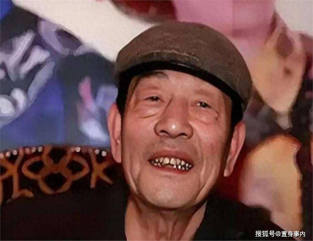 杨少华头七刚过！儿子境况天差地别，杨老三悲痛住院，杨议只顾吃