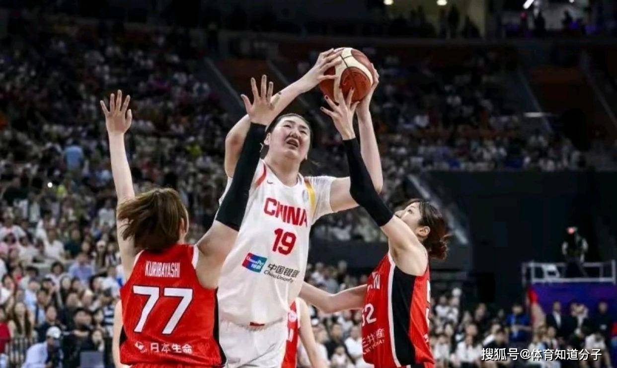 原创             沦为累赘？日本球迷吐槽2米26张子宇：这个巨人跟不上比赛节奏