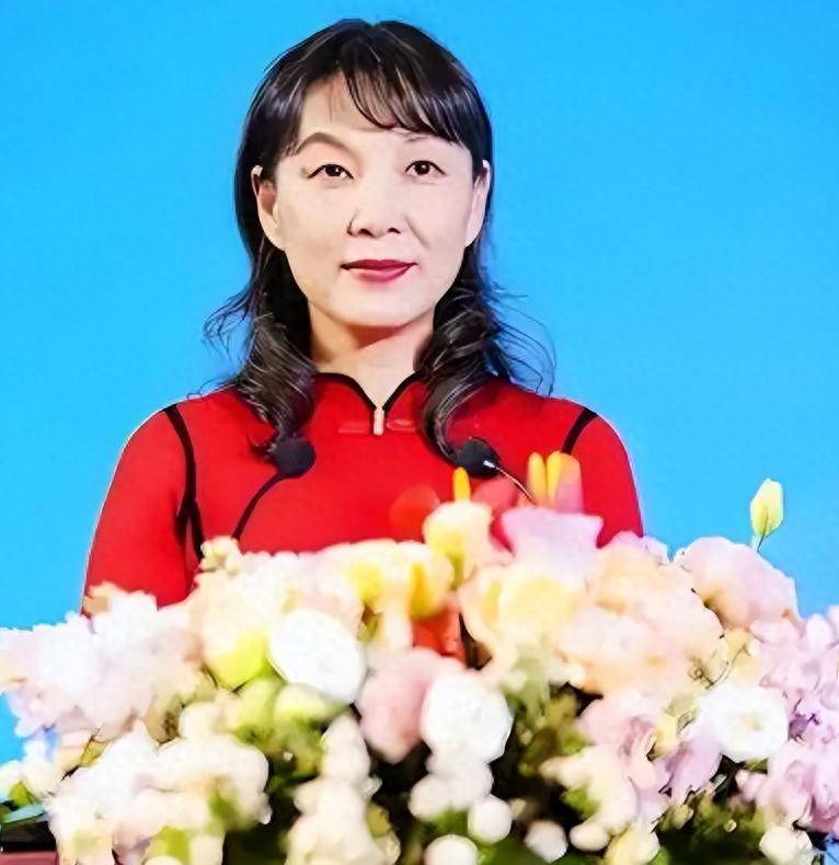 曝宗庆后13年被砍真相！竟是出轨被抓，宗馥莉为此扇杜建英一巴掌