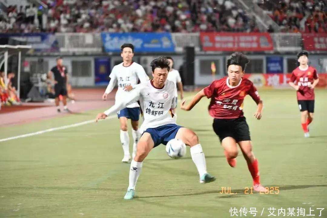 2025江西省城市足球联赛-赛程/比分/球队阵容全掌握-本地足球热血来袭！3万张秒空！赣超复制苏超神话草根点燃万人体育场