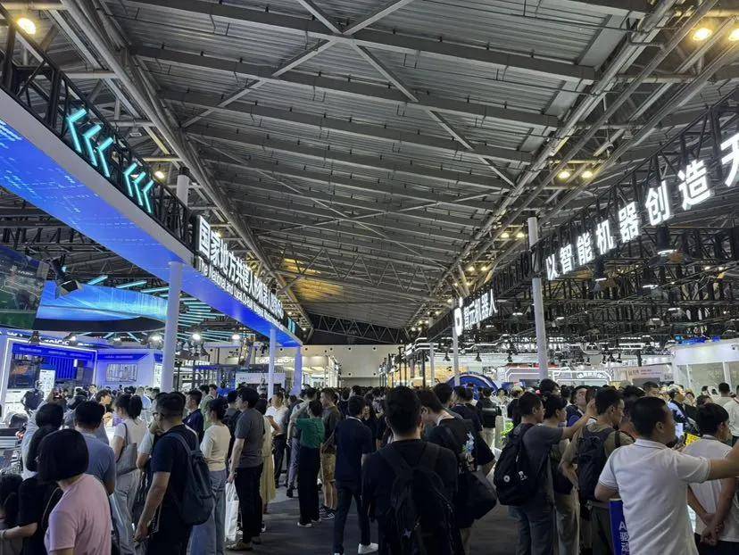 WAIC最“火爆”的展区，“浦东人形机器人”战队捷报频传