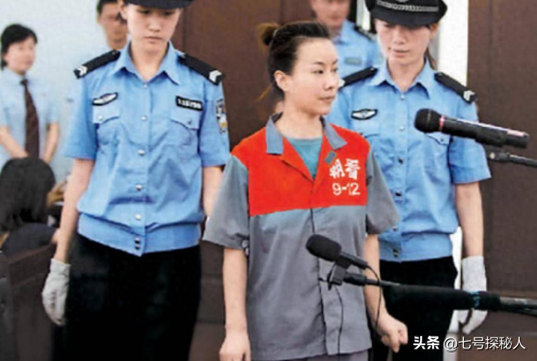 被丈夫满文军送进监狱，囚禁256天的李俐，为何出狱后7年才离婚？