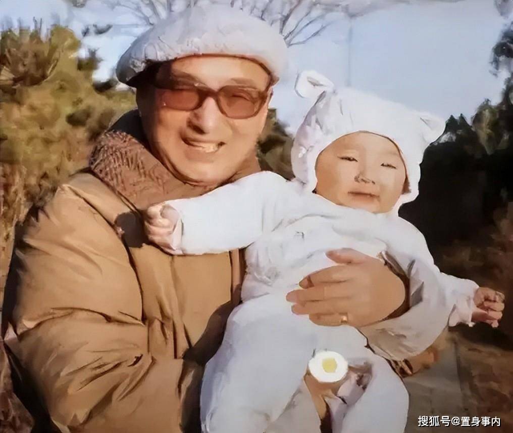 原来她便是陈佩斯的妻子，难怪71岁逆风翻盘，娶一个贤妻旺三代