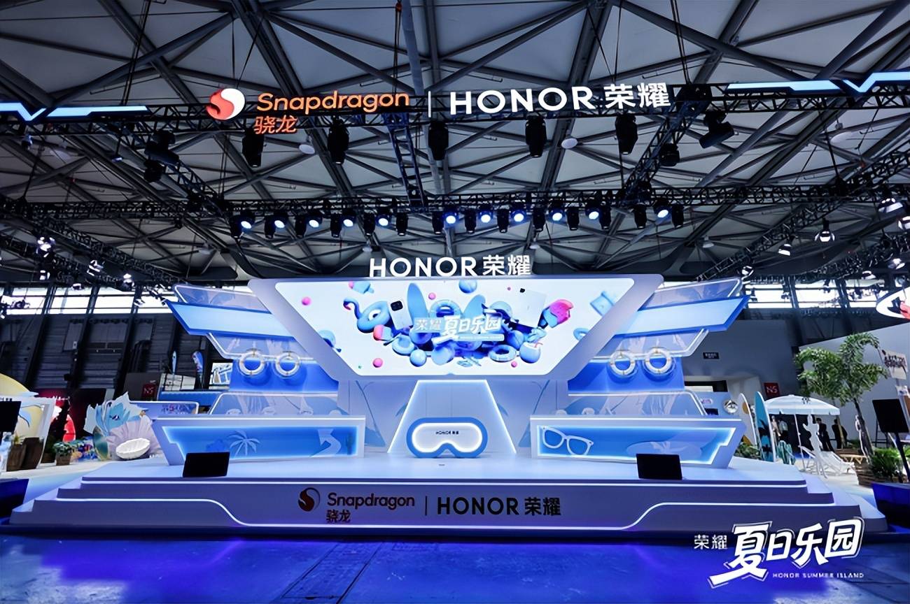 荣耀GT Pro闪耀华体会- 华体会体育官网- 体育APP下载2025ChinaJoy：超强性能体验点燃年轻潮玩魂